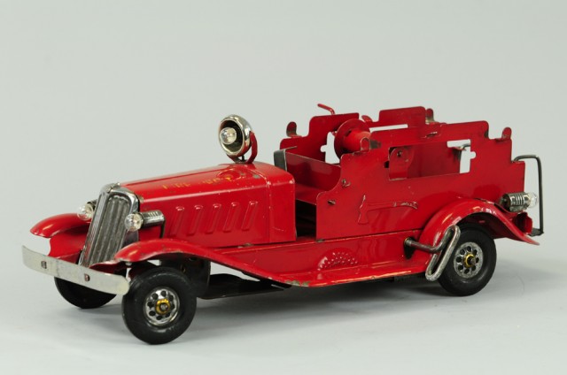 MARX ''FIRE DEPT'' TRUCK Louis Marx