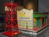 MARX TIN TRAIN STATION & LIONE