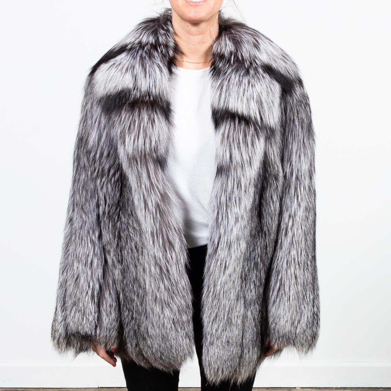 MARY MCFADDEN NATURAL SILVER FOX