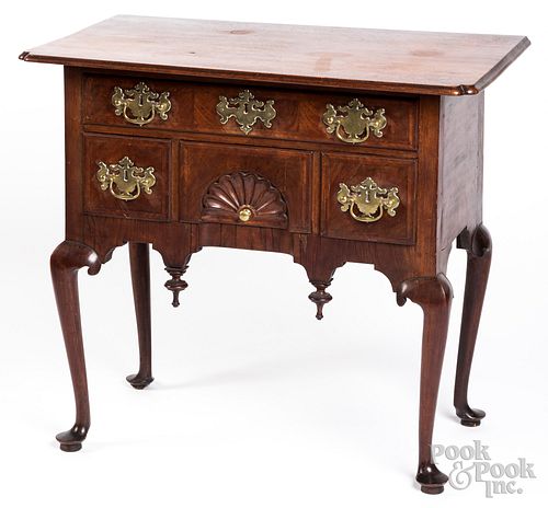MASSACHUSETTS QUEEN ANNE DRESSING