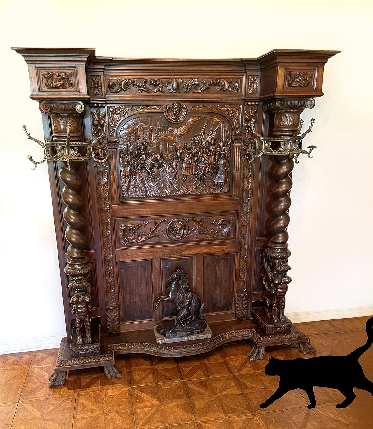 MASTERFULLY CARVED ITALIAN OAK HALL