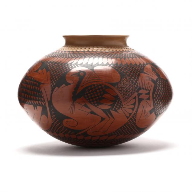 MATA ORTIZ, LARGE POTTERY VESSEL BY
