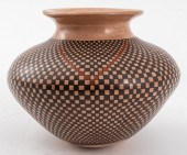 MATA ORTIZ POTTERY VASE SIGNED