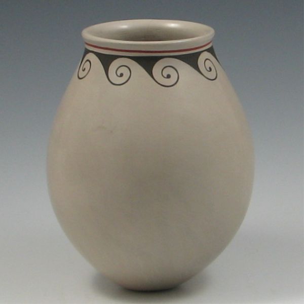 Mata Ortiz Vase by Sabino