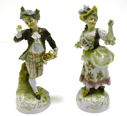 Matching porcelain figurines 