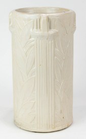 MCCOY POTTERY MATT WHITE UMBRE