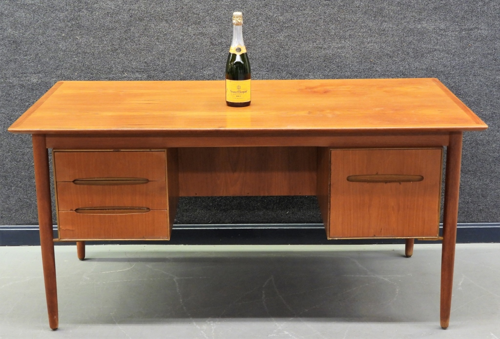 MCM DANISH TEAKWOOD FLOATING