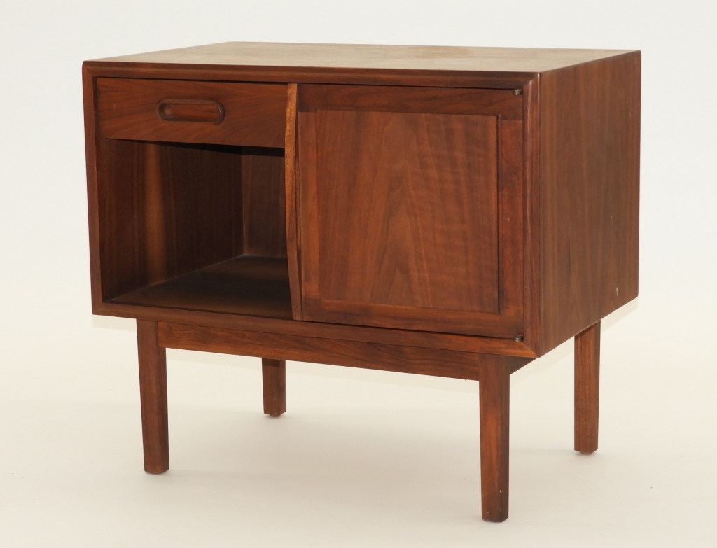 MCM WALNUT COMPARTMENTED SIDE END