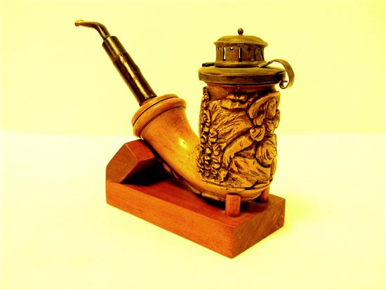 Meerschaum pipe with carved body