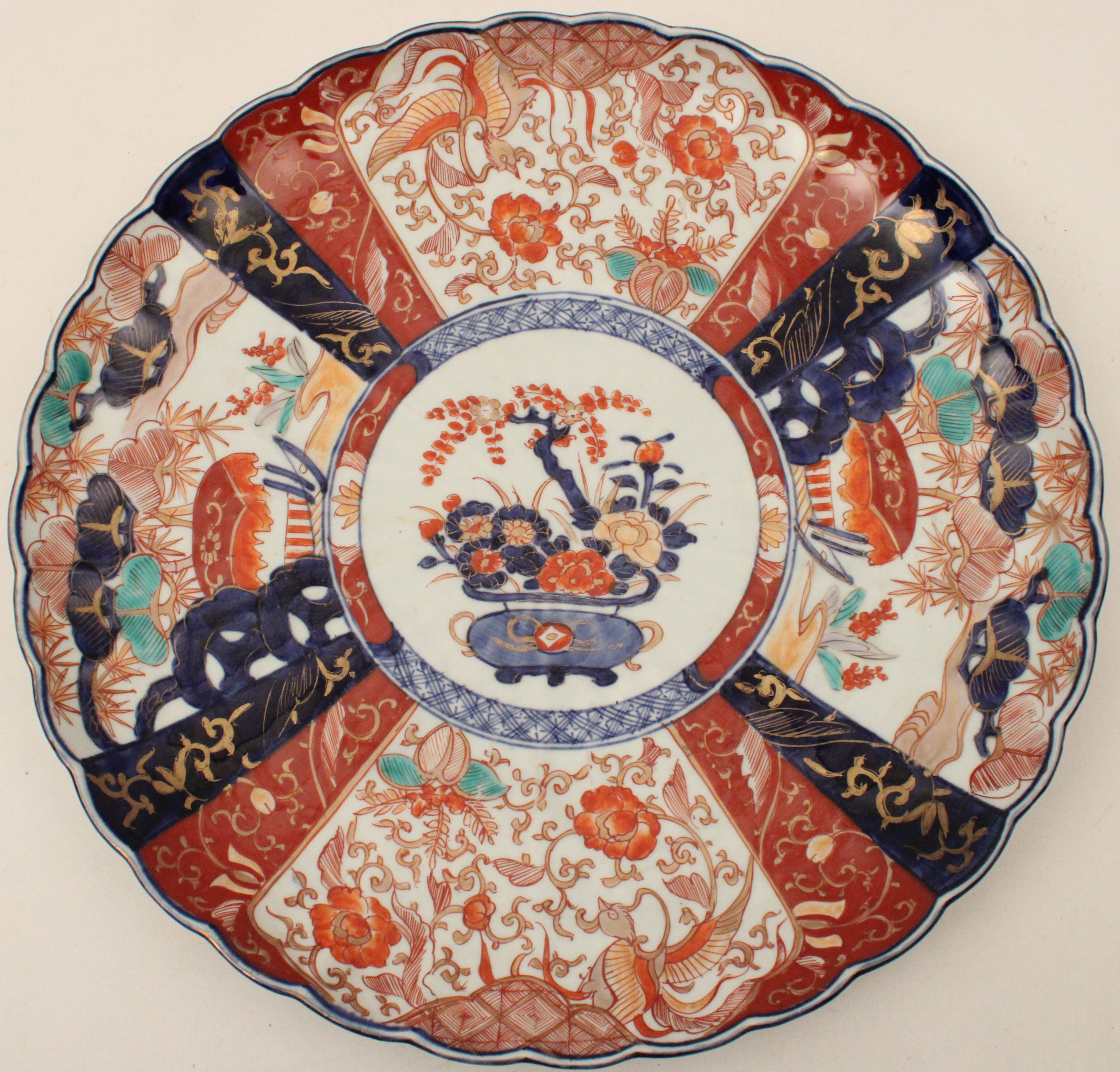MEIJI PERIOD RIBBED SHAPED IMARI