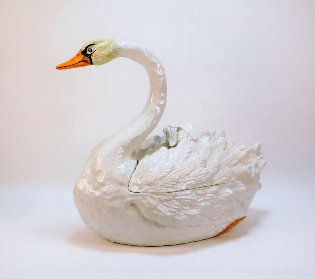 MEISELMAN ITALIAN PORCELAIN SWAN