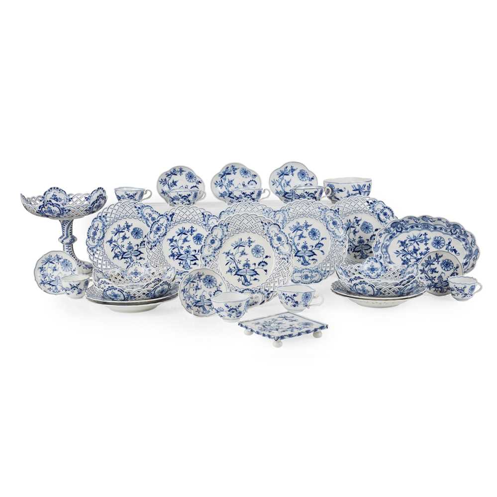 MEISSEN BLUE AND WHITE 'ONION