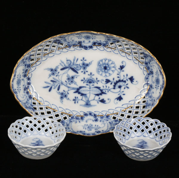 Meissen Blue Onion oblong gilt