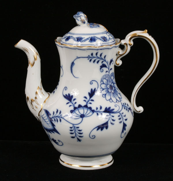 Meissen Blue Onion porcelain teapot