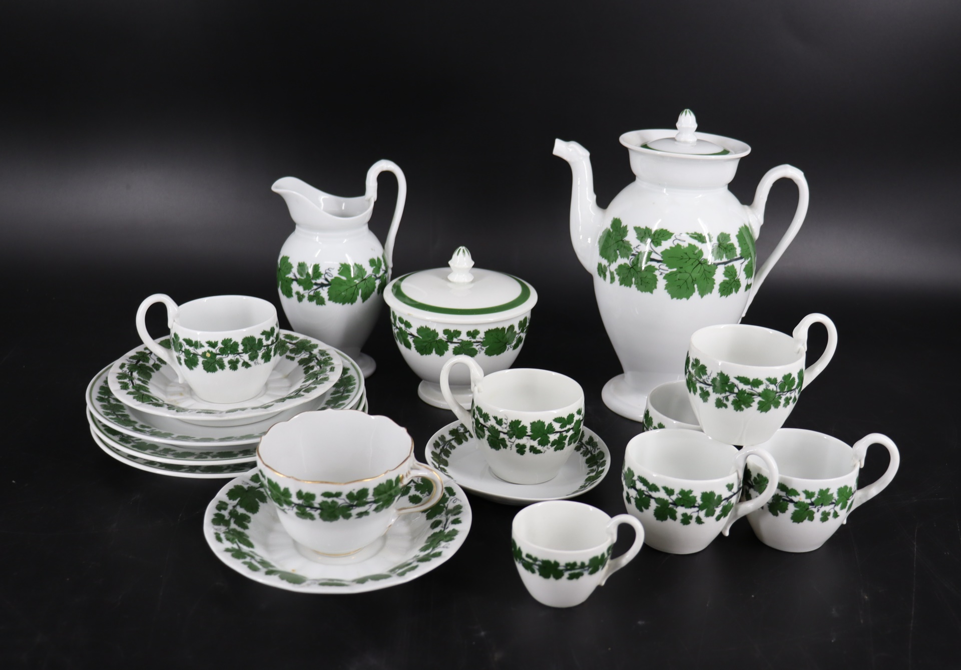 MEISSEN GREEN IVY VINE LEAF GROUP