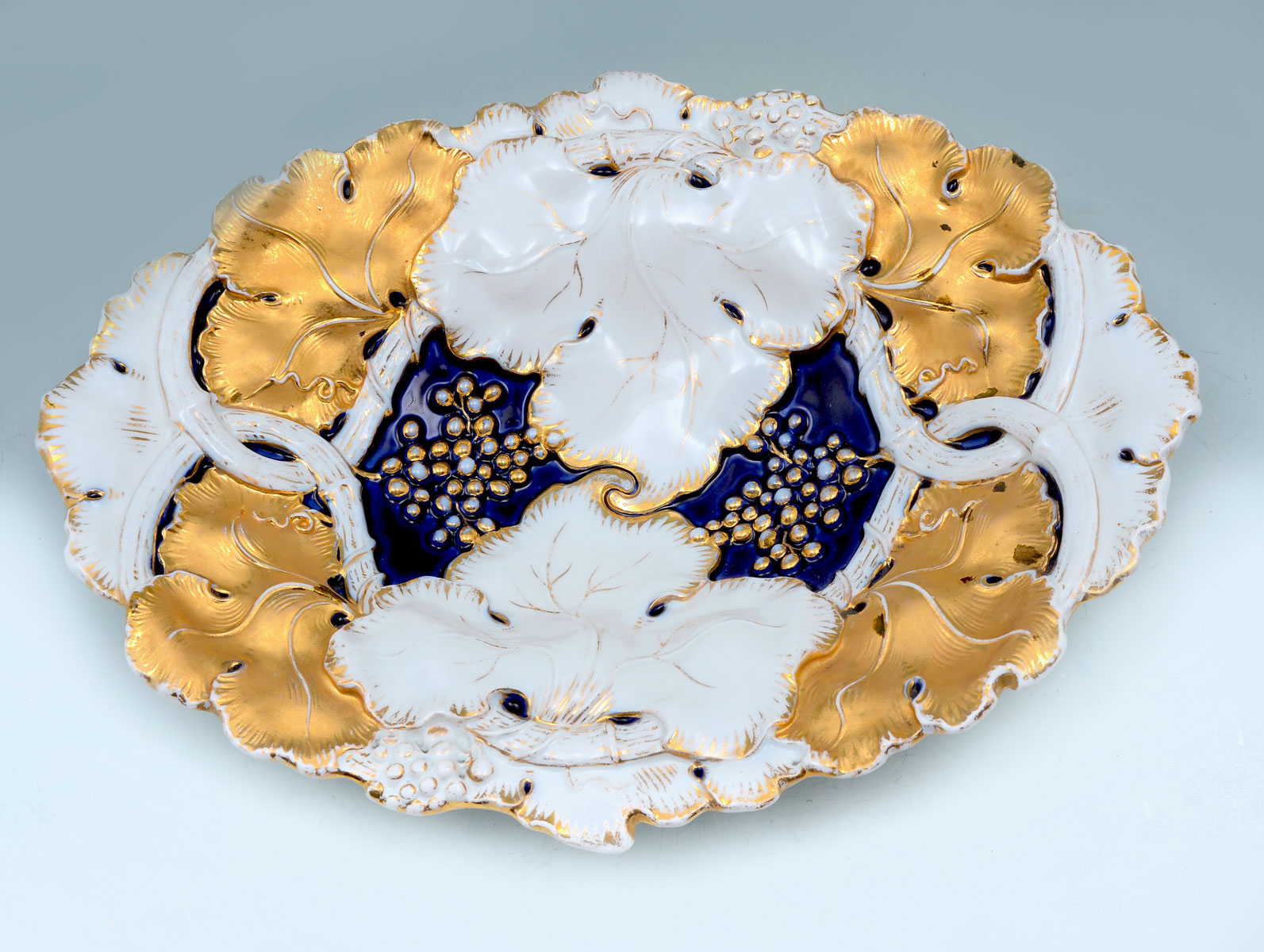 MEISSEN PORCELAIN CENTER BOWL: