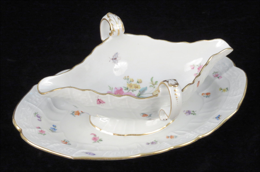 MEISSEN PORCELAIN SAUCE BOAT.