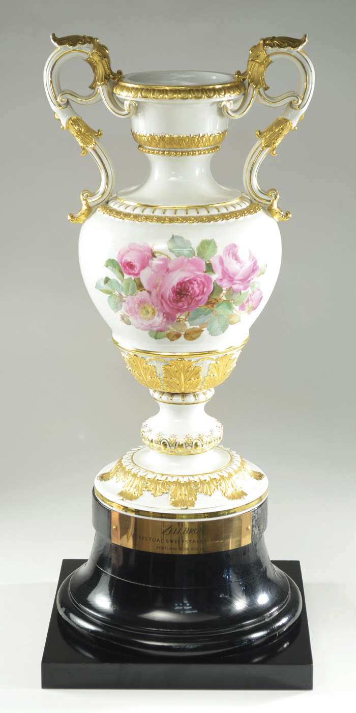 MEISSEN PORCELAIN TROPHY VASE on
