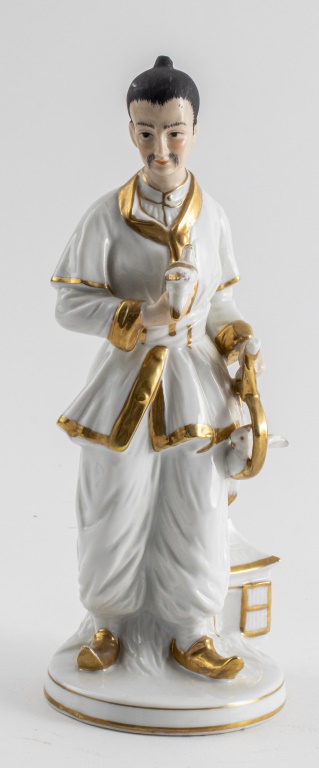 MEISSEN STYLE PORCELAIN FIGURINE OF