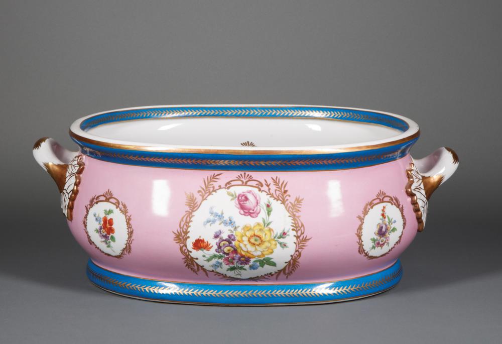 MEISSEN-STYLE PORCELAIN FOOT