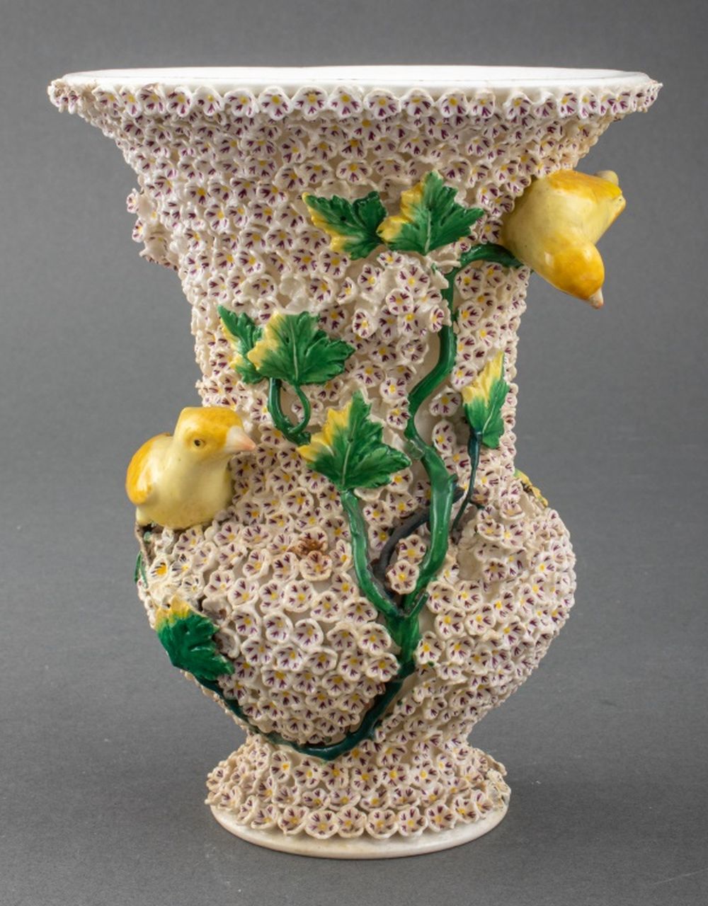 MEISSEN STYLE SCHNEEBALLEN VASE,