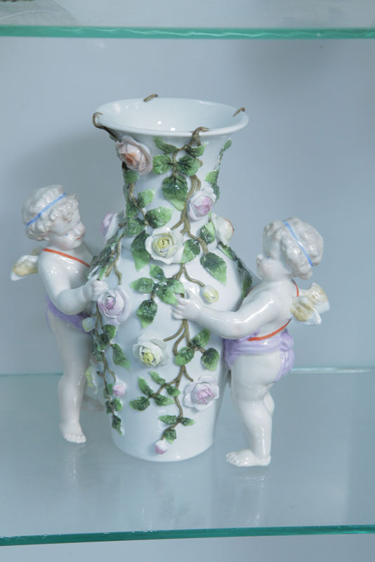 MEISSEN VASE. White rose
