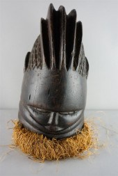MENDE HELMET MASK WITH RAFFIA