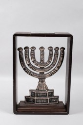 MENORAH BY ARYE AMYR, PRESENTE