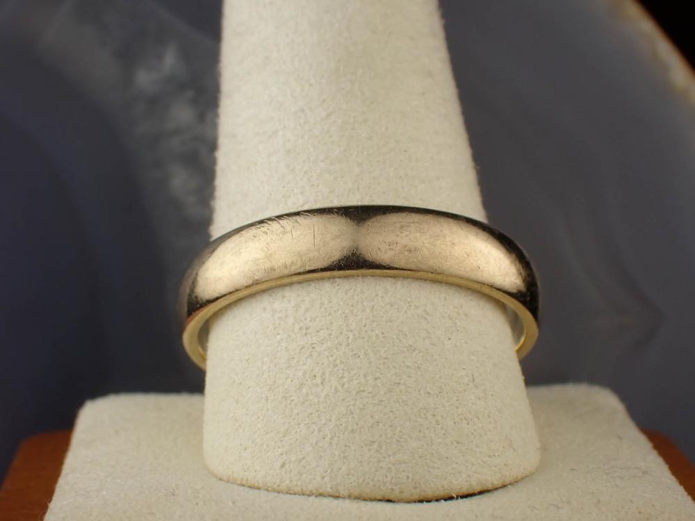 MEN'S ARTCARVED FOURTEEN KARAT GOLD