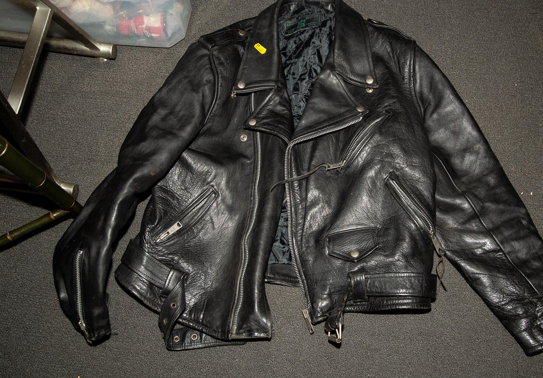 MEN'S BLACK LEATHER BIKER JACKET .