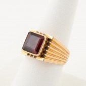 MEN'S GARNET AND 14K YELLOW GO