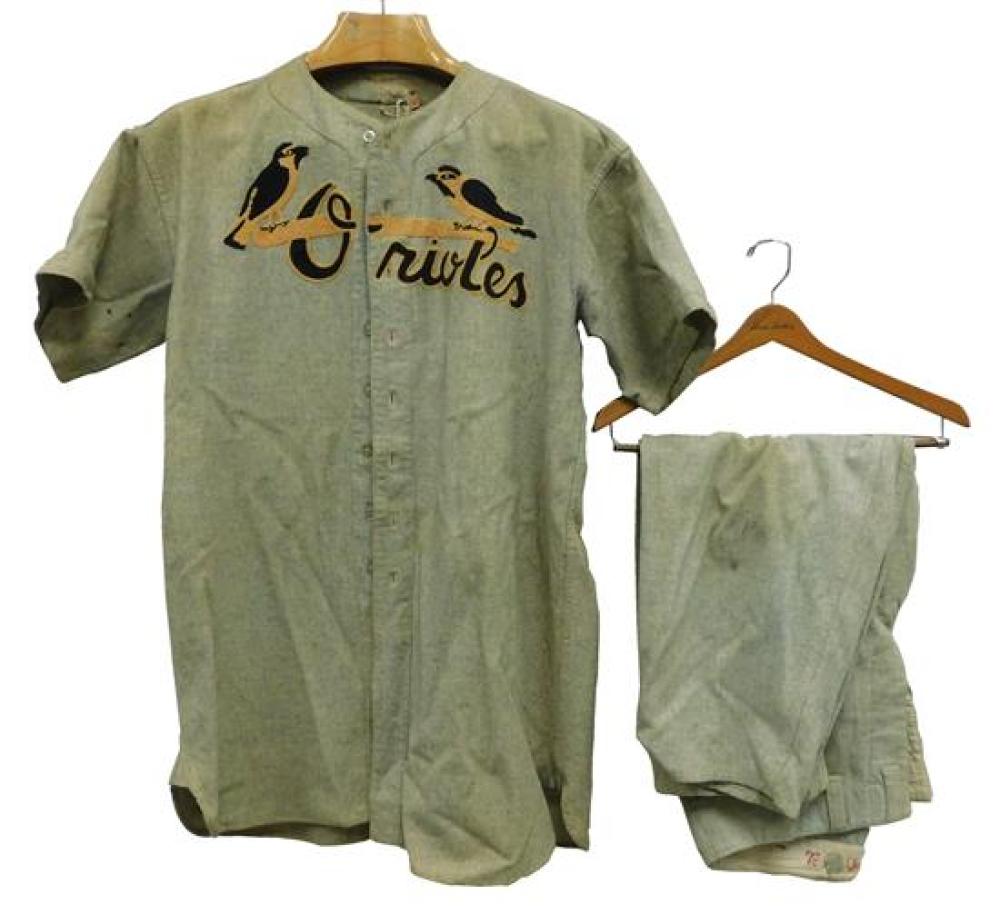 MEN'S ORIOLES BASEBALL UNIFORM