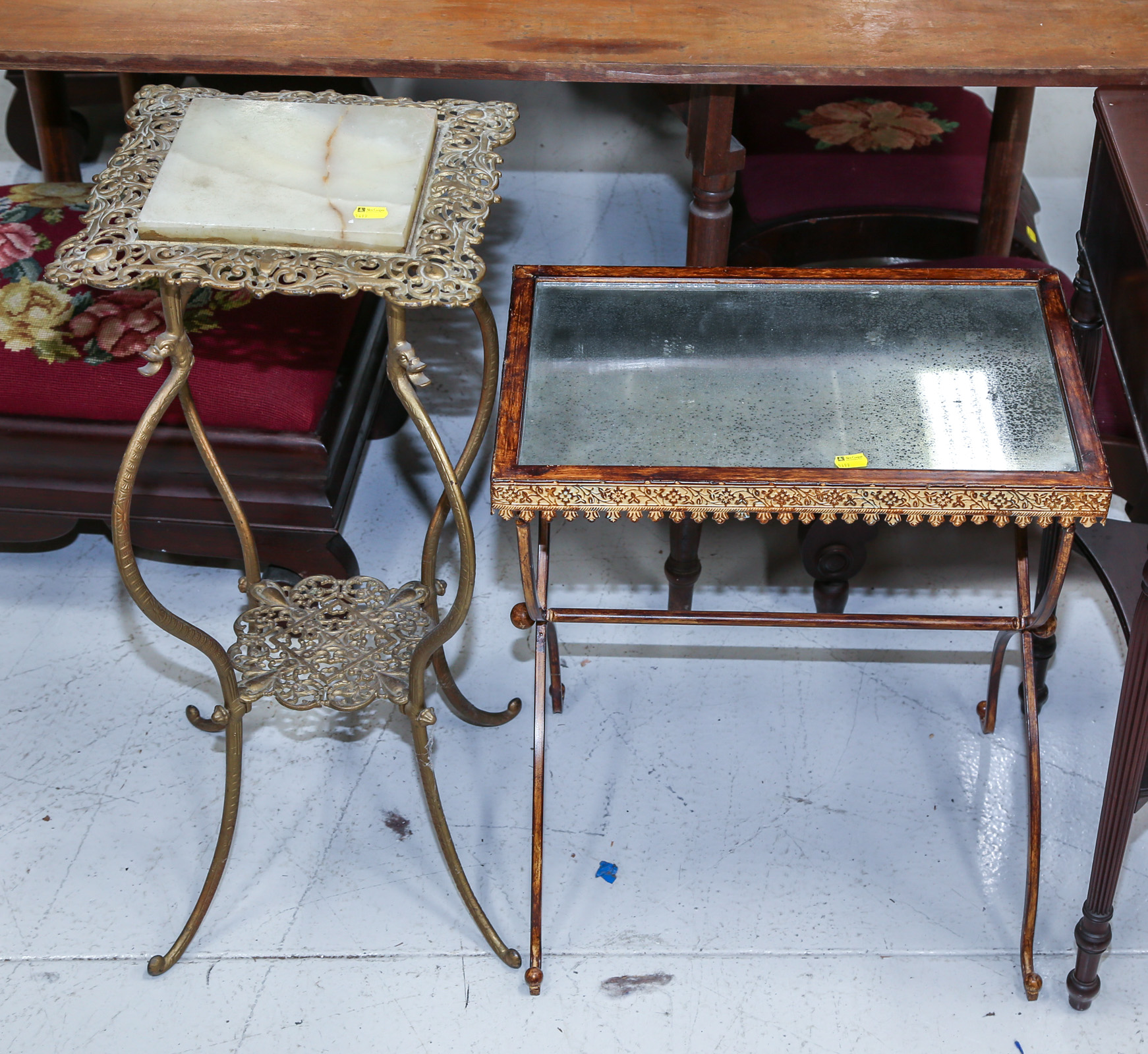 METAL BASED END TABLE WITH MIRRORED