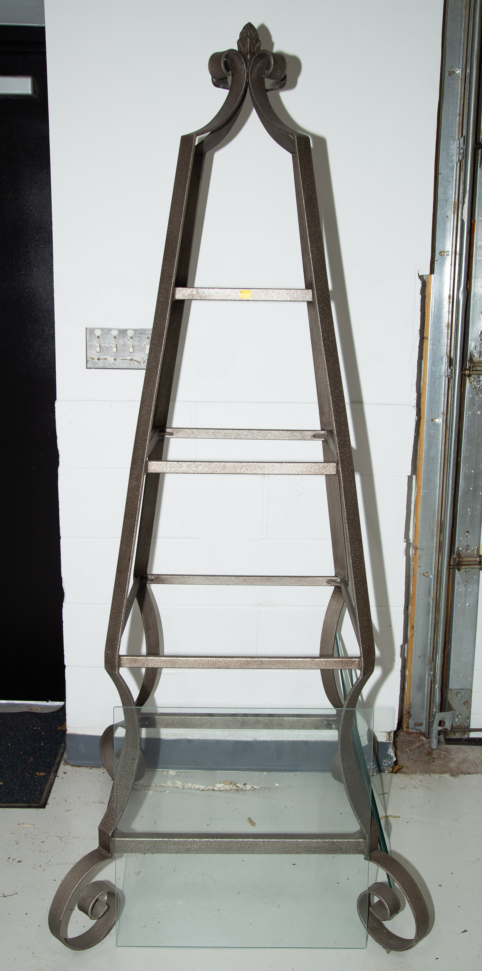 METAL OBELISK-FORM ETAGERE Four
