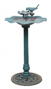 Metal painted birdbath, bird d