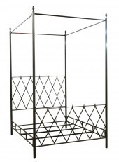 METAL QUEEN-SIZE CANOPY BEDMet