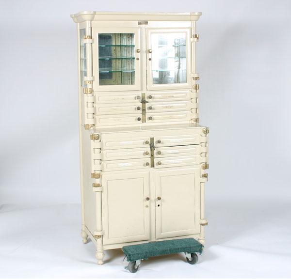 Metal stepback dental cabinet