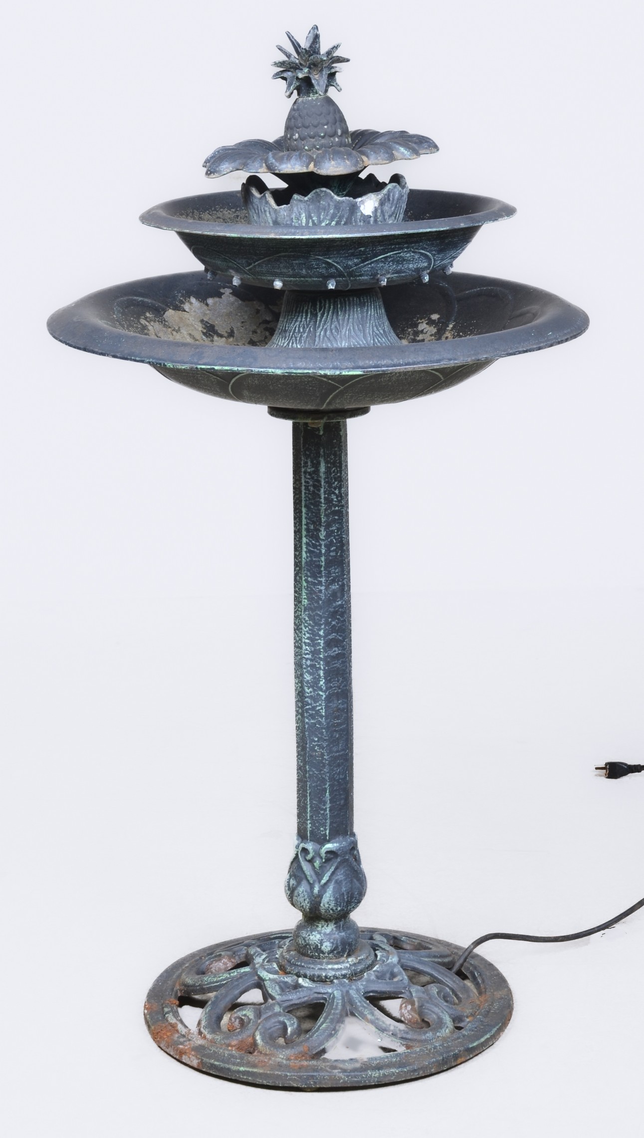 Metal tiered fountain w/