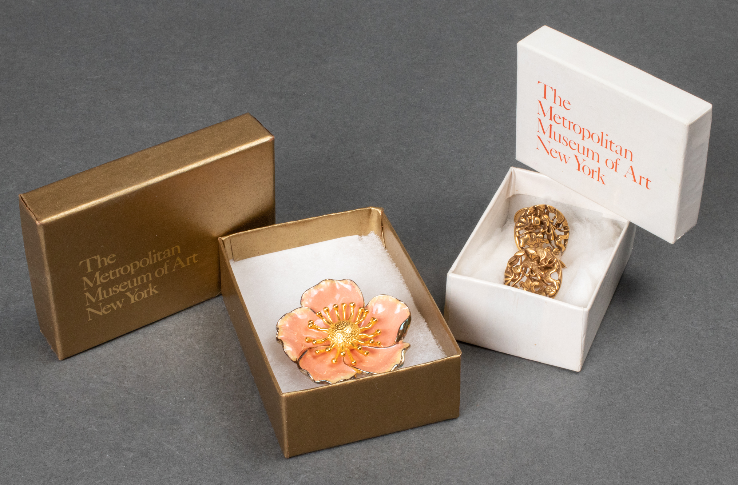 METROPOLITAN MUSEUM OF ART BROOCH &