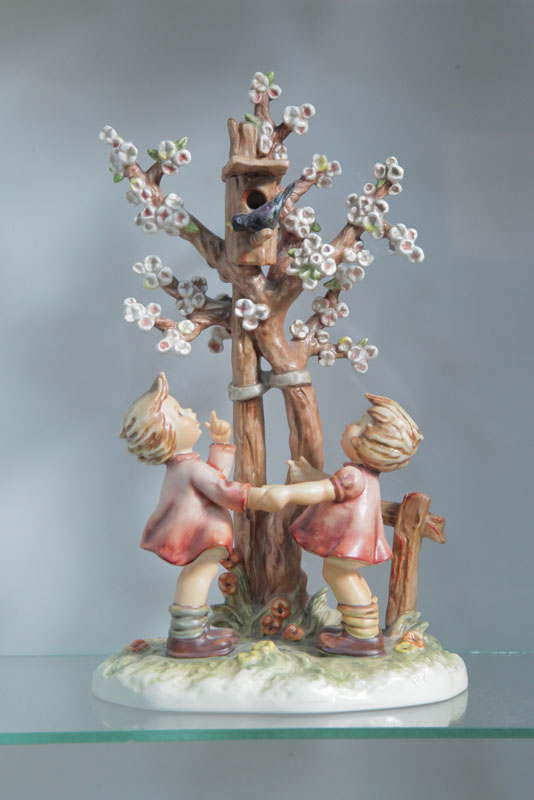 M.I. HUMMEL FIGURE GROUP. ''Welcome