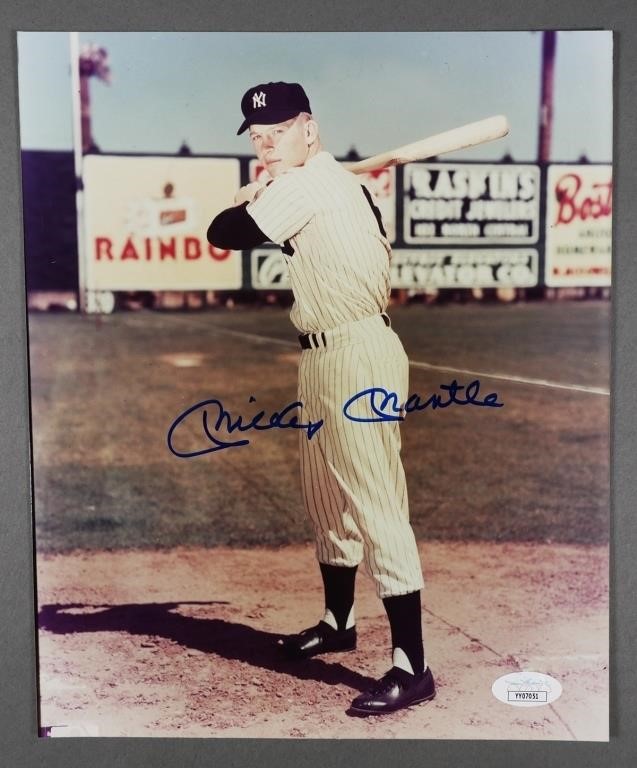 MICKEY MANTLE SIGNED PHOTOGRAPH,