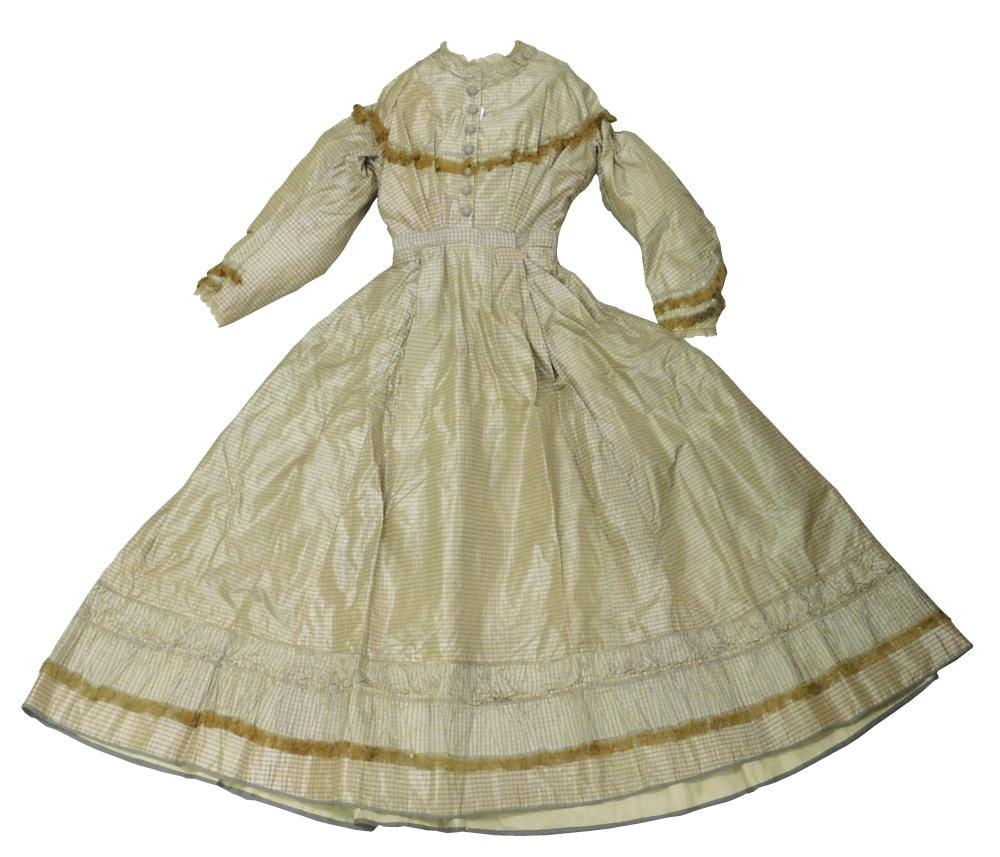 MID-19TH C. DRESS OF LAVENDER