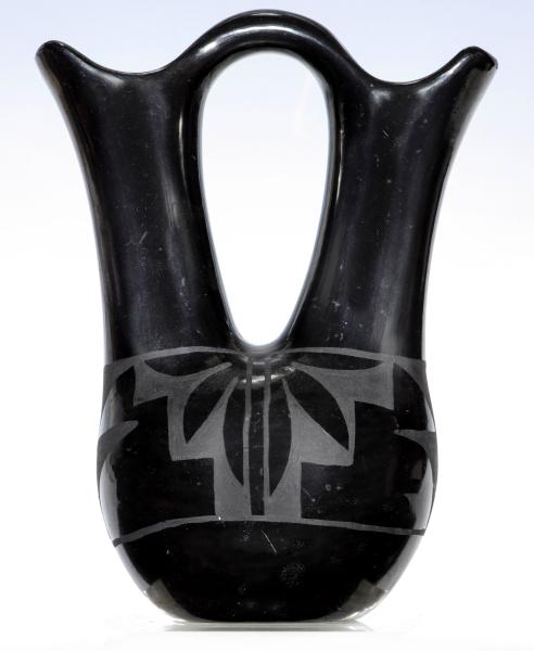 MID 20C. SANTA CLARA WEDDING VASE