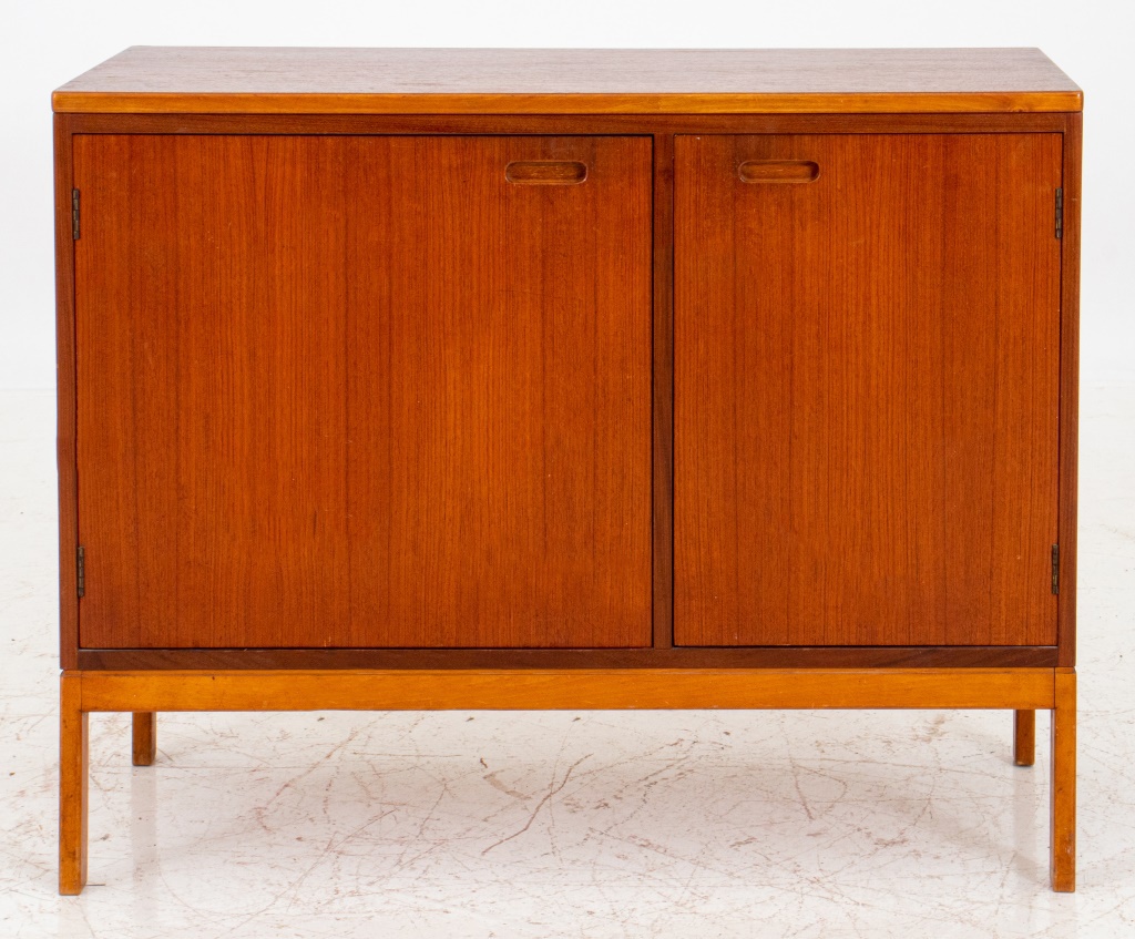 MID-CENTURY DANISH MODERN