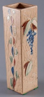 MID-CENTURY GRAPE MOTIF POTTER