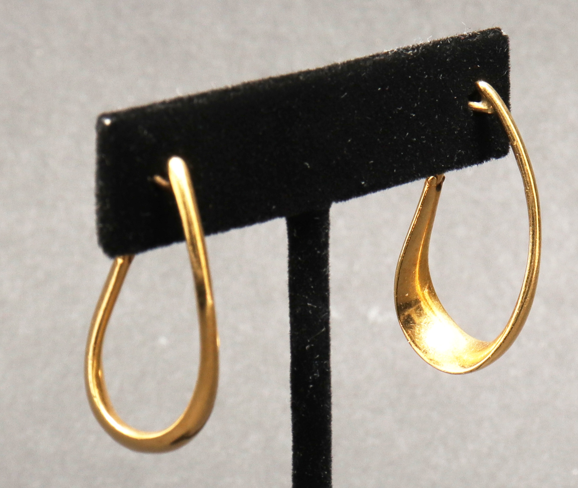 MID-CENTURY MODERN 18K YELLOW