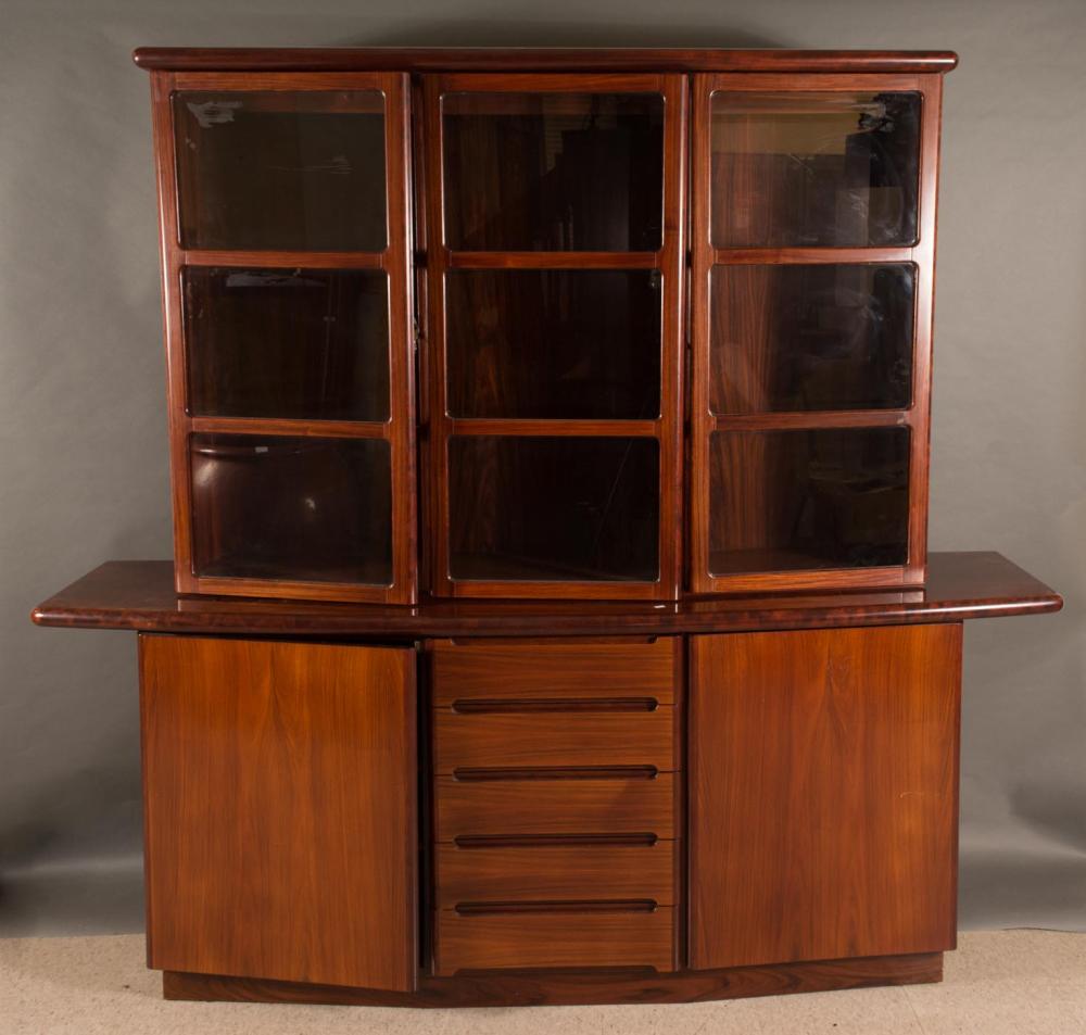 MID CENTURY MODERN CHINA CABINET ON