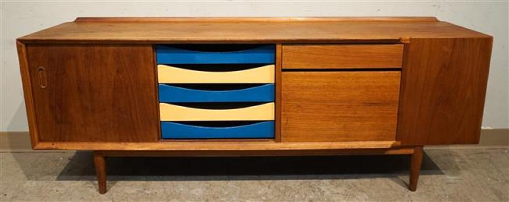 MID-CENTURY MODERN JENS RISOM STYLE