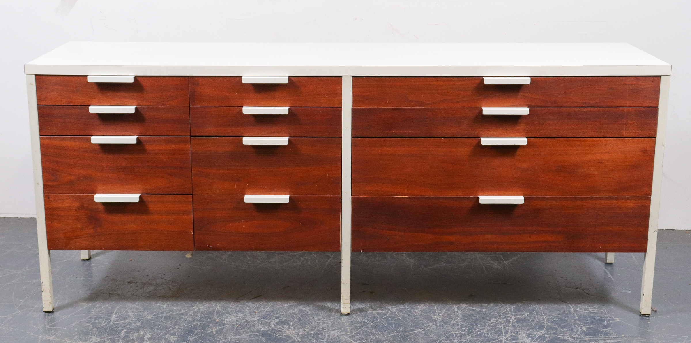 MID-CENTURY MODERN LAMINATE TOP