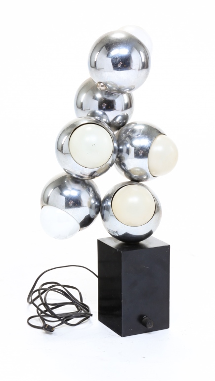 MID-CENTURY MODERN MOLECULE LAMP.